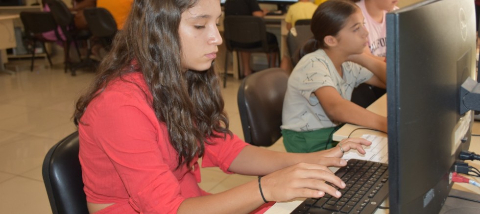 BİLGİSAYAR KURSLARI YOĞUN İLGİ GÖRÜYOR