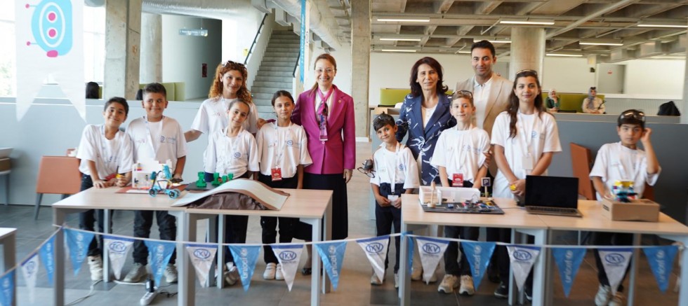 BİLİM VE MÜHENDİSLİKTE KADIN ORANINDA AVRUPA'YI GERİDE BIRAKTIK