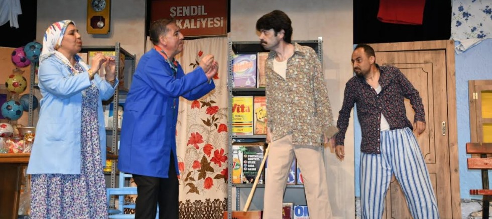 Bizim Mahallenin Halleri Güldürürken Düşündürdü