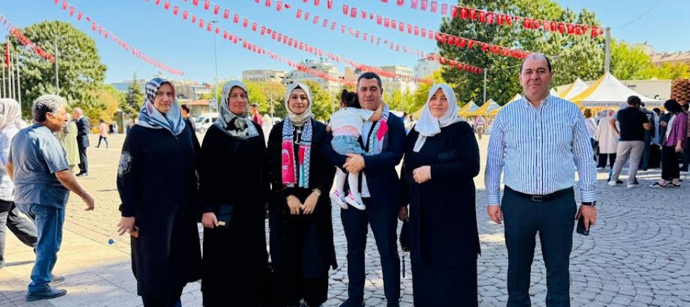 Bozgeyik Ailesi tam kadro "Gazze İçin Sessiz Çığlık" eylemine katıldı