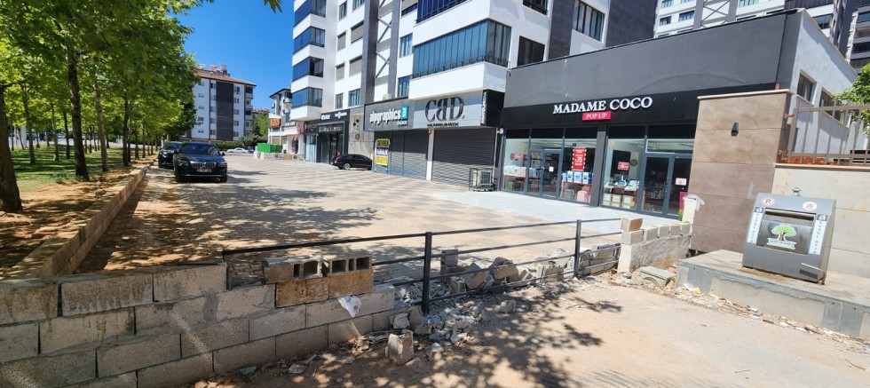 Bu Yolu Kim Neden Kapatıyor?