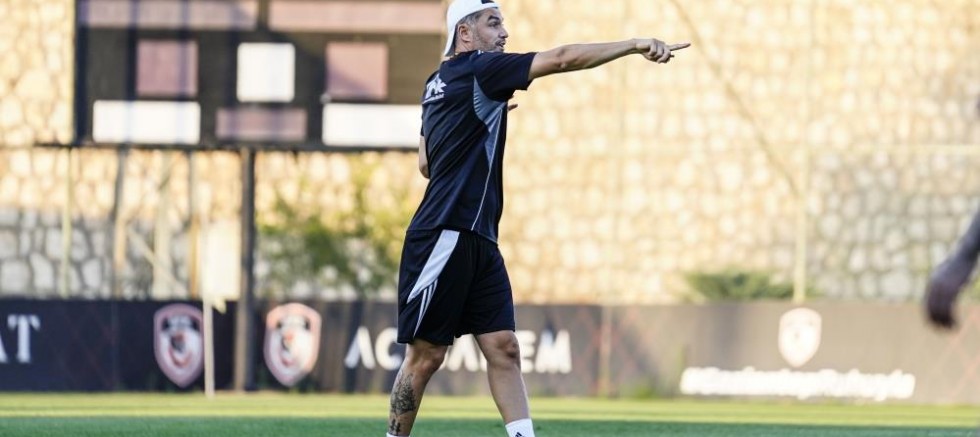 Burak Yılmaz: "Trabzon'da futbol oynayarak galip gelmek istiyoruz, defans yaparak oradan çıkamayız"