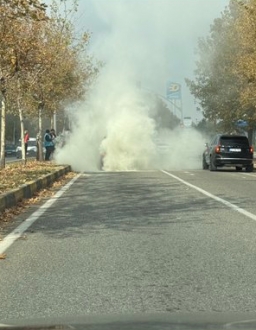Burç Kavşağı’nda Dehşet Anları: Seyir Halindeki Araç Bir Anda Alev Topuna Döndü
