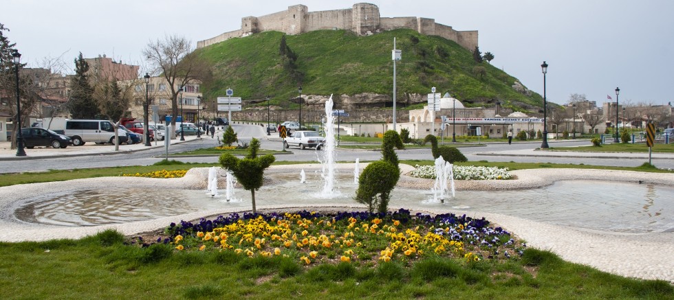 BÜYÜKŞEHİR’DEN TARİHİ BÖLGEDE OTOPARK SORUNUNA PRATİK ÇÖZÜM