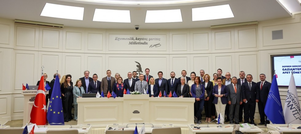  BÜYÜKŞEHİR, DEPREM GERÇEĞİ VE GAZİANTEP’İN AFET YÖNETİMİ TEKNİK TOPLANTISI DÜZENLEDİ