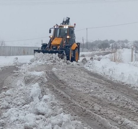 BÜYÜKŞEHİR,  EŞ ZAMANLI TÜM İLÇELERDE KARLA MÜCADELEDE SAHADA
