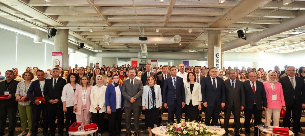 BÜYÜKŞEHİR EV SAHİPLİĞİNDE OKUL ÖNCESİ ZİRVE PROGRAMI DÜZENLENDİ