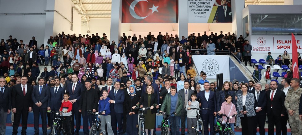  BÜYÜKŞEHİR’İN RAMAZAN SOFRASI BU KEZ İSLAHİYE’DE KURULDU