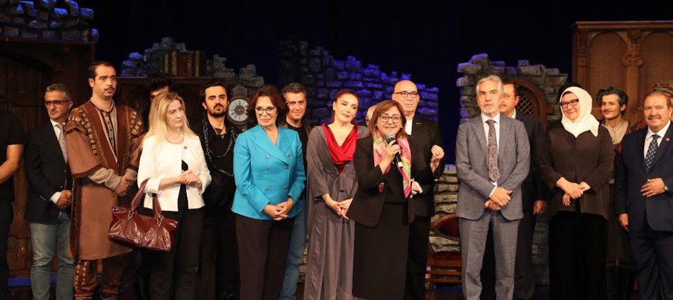  BÜYÜKŞEHİR ŞEHİR TİYATROSU’NDAN UNUTULMAZ PRÖMİYER