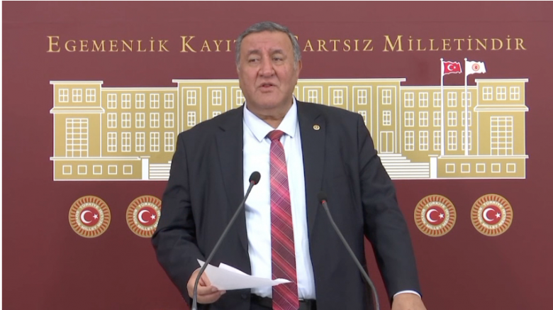 CHP Niğde Milletvekili Ömer Fethi Gürer, TBMM’de düzenlediği basın toplantısında artan mazot fiyatlarına dikkat çekti.