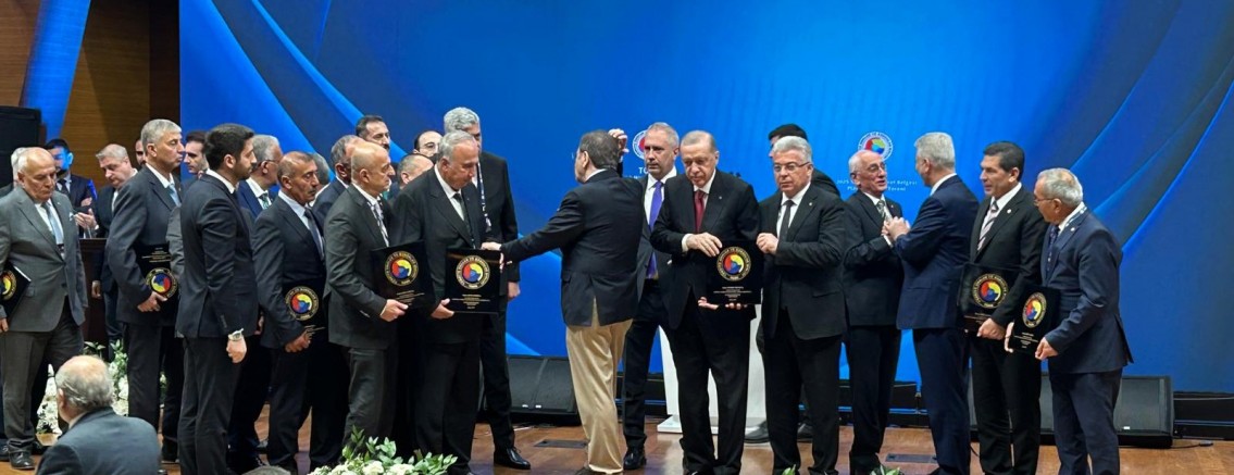 CUMHURBAŞKANI ERDOĞAN’IN KATILIMIYLA, BAŞKAN ÖZYURT’A HİZMET ŞEREF BELGESİ 