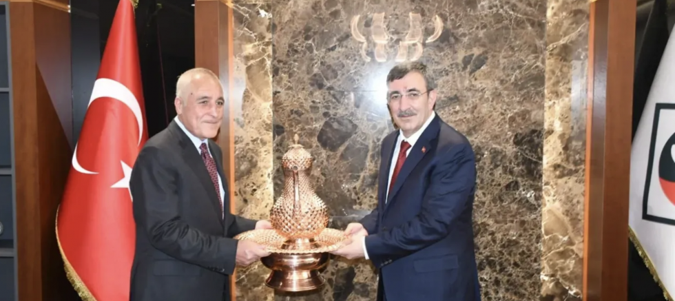 Cumhurbaşkanı Yardımcısı Cevdet Yılmaz, OSB'de sanayicilerle bir araya geldi