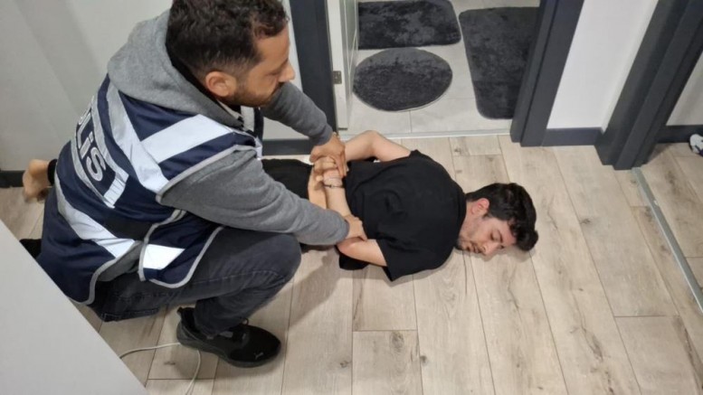 Dolandırıcı şebekesi böyle çökertildi... 12 kişinin tutuklandığı operasyon anı 