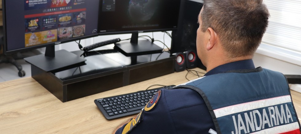 DOLANDIRICILAR JANDARMANIN SİBER DEVRİYE AĞINA TAKILDI