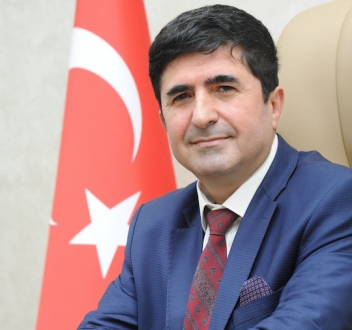 Dr. Cengiz Bayram: “Aile ve Çocuklar Siyasetin Malzemesi Olmamalı”