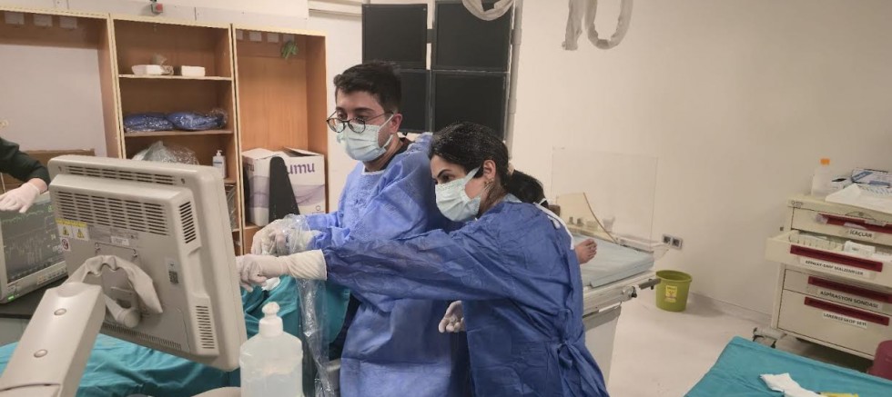 Dr. Ersin Arslan’da Mikrodalga Ablasyon Yöntemiyle Ameliyatsız Tiroid Tedavisi Başladı