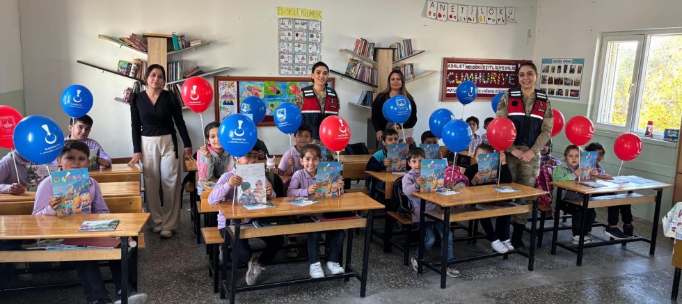 Dünya Çocuk Hakları Günü’nde Jandarmadan Anlamlı Ziyaret