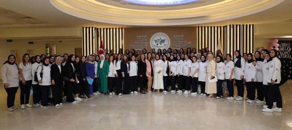 Dünya Ebeler Günü GİBTÜ’de kutlandı