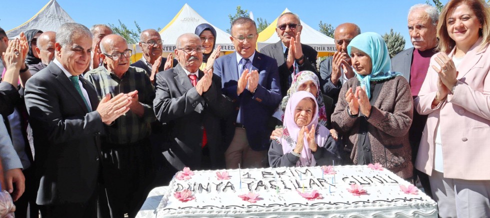 DÜNYA YAŞLILAR GÜNÜ’NDE, GAÜN’DEN ANLAMLI ETKİNLİK