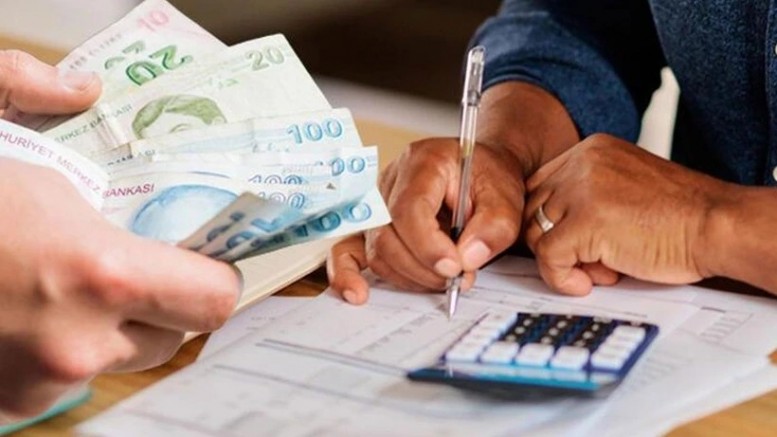 EMEKLİ MAAŞI İLE GEÇİNMEK MÜMKÜN DEĞİL: