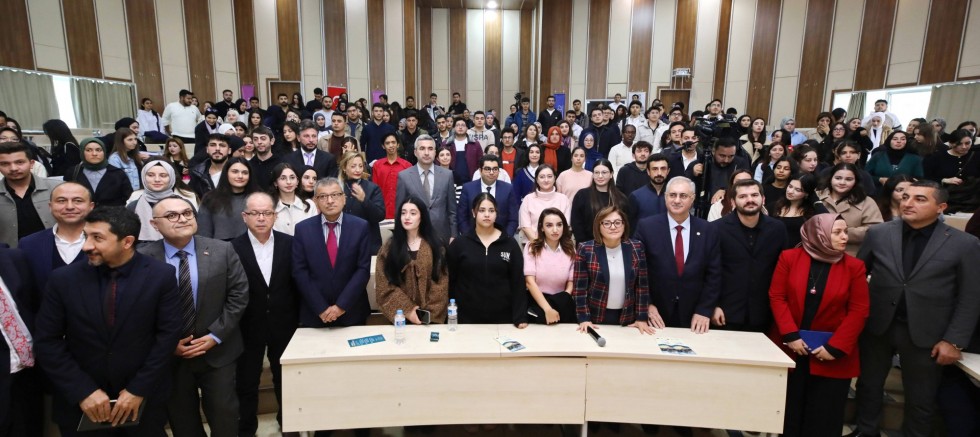 FATMA ŞAHİN GAÜN’DE GENÇLERLE BİR ARAYA GELDİ