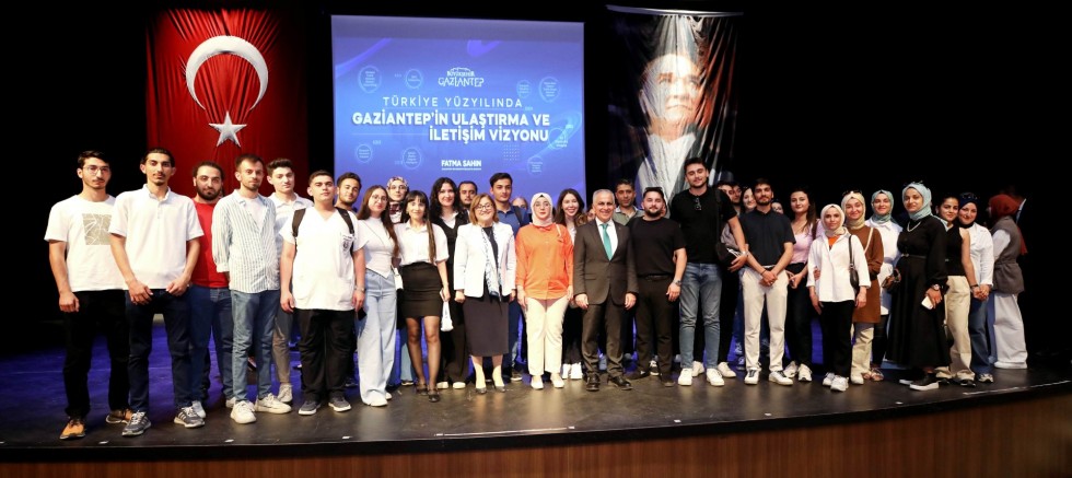 FATMA ŞAHİN UFEST KAPSAMINDA GAÜN'DE ÖĞRENCİLERLE BİR ARAYA GELDİ