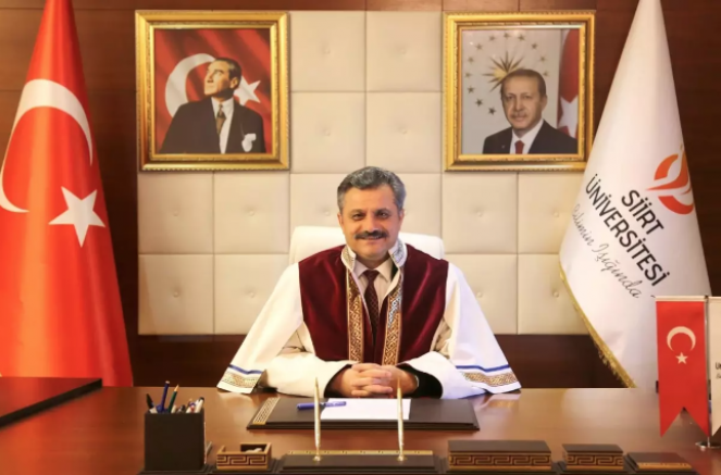 Ferrari Meraklısı Rektörün Lüks Harcaması Dudak Uçuklattı