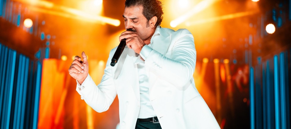  FESTİVALDE GÜÇLÜ SESİYLE BAYHAN ŞARKILARINI GAZİ ŞEHİRLİLER İÇİN SÖYLEDİ