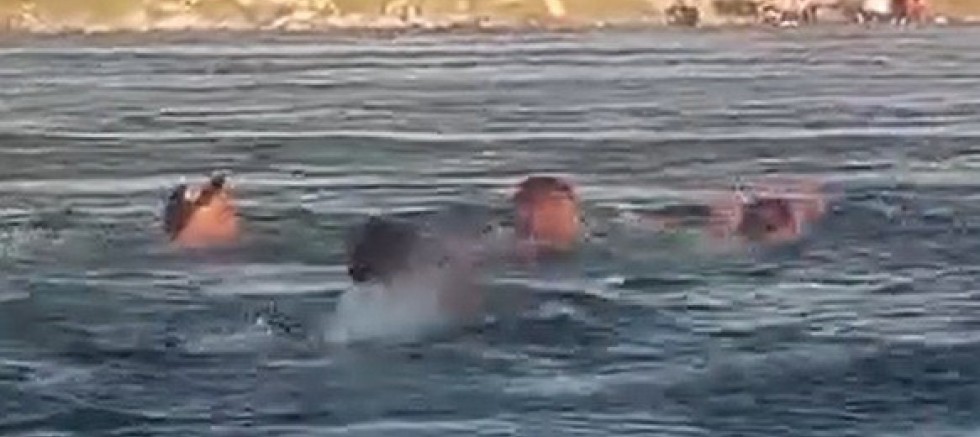 Fırat Nehri'nde 3 kişi boğulmaktan son anda kurtardı