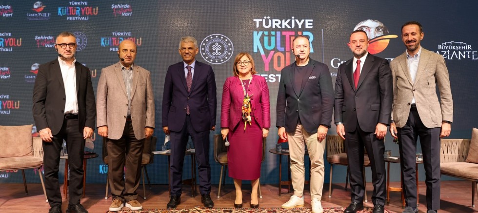 GASTRONOMİ FESTİVALİNDE “GASTRONOMİ VE HİZMET İHRACATI” PANELİ DÜZENLENDİ