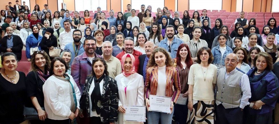 GAÜN’DE “KUTNU İLE TASARIMDA YENİ UFUKLAR” PANELİ 