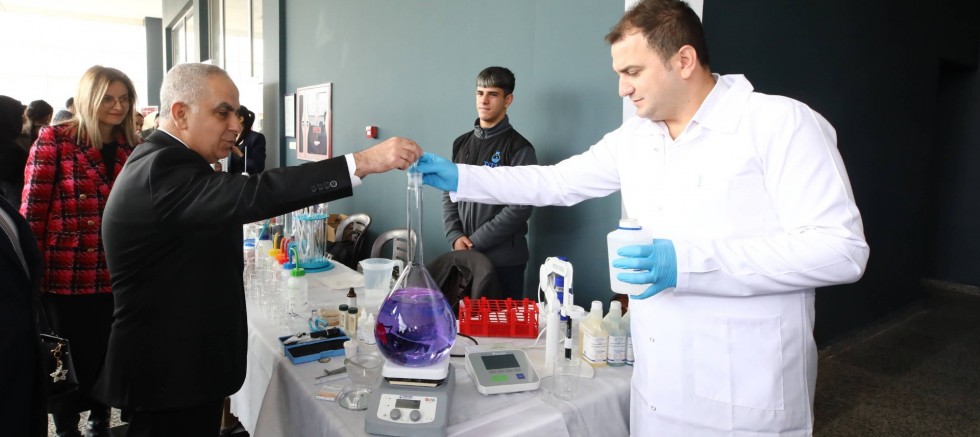 GAÜN KARİYER ZİRVESİ, ÖĞRENCİLERİ İŞ DÜNYASIYLA BULUŞTURDU