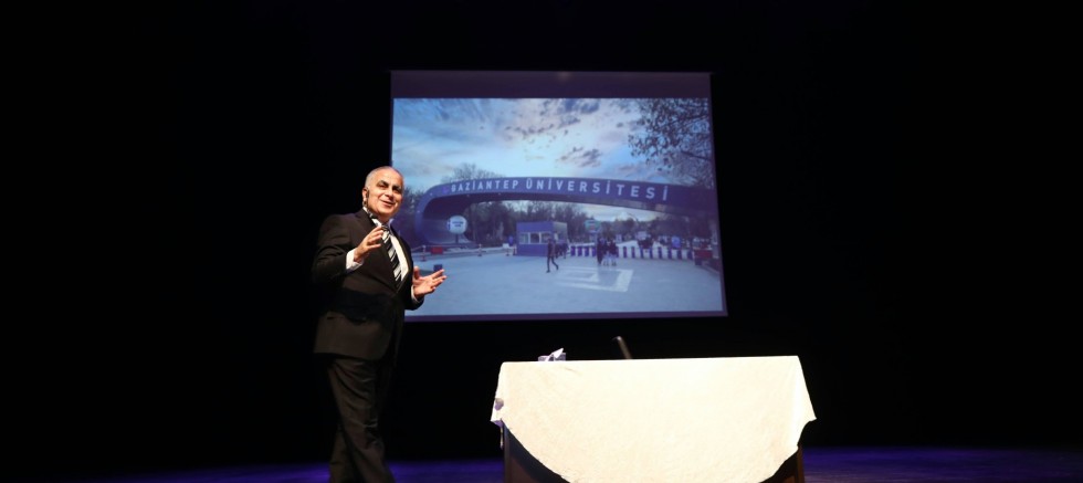 GAÜN REKTÖRÜ DOĞAN ÖĞRENCİLERLE BULUŞTU