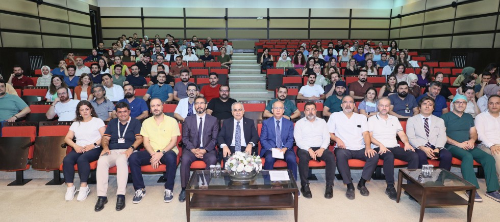  GAÜN REKTÖRÜ PROF. DR. DOĞAN ASİSTAN HEKİMLERLE BİR ARAYA GELDİ