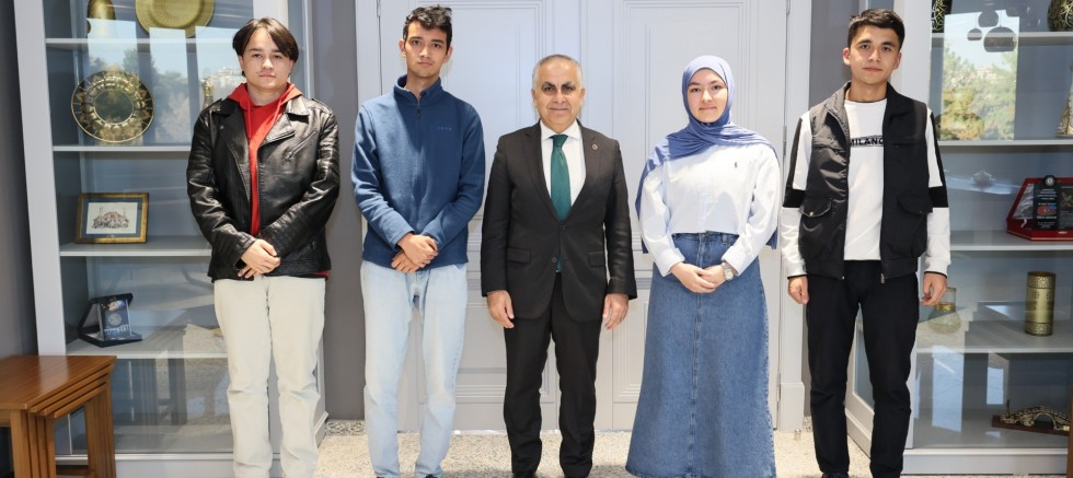 GAÜN REKTÖRÜ PROF. DR. DOĞAN, ÖZBEKİSTANLI ÖĞRENCİLERLE BULUŞTU