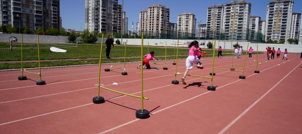 GAZİANTEP BÜYÜKŞEHİR, 15 TEMMUZ DEMOKRASİ VE MİLLİ BİRLİK GÜNÜ KAPSAMINDA SPOR ETKİNLİKLERİ DÜZENLİYOR