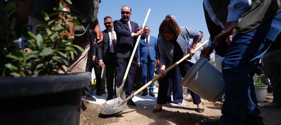   Gaziantep Büyükşehir Belediyesi, kardeş şehir Bağdat’ta oluşturulan Türkiye Bahç