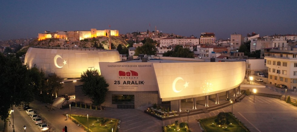  GAZİANTEP BÜYÜKŞEHİR EV SAHİPLİĞİNDE “İNSAN AKLI NASIL ÇALIŞIR?” SÖYLEŞİSİ