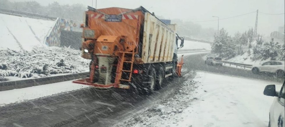  GAZİANTEP BÜYÜKŞEHİR KAR YAĞIŞINA KARŞI TAM KADRO SAHADA