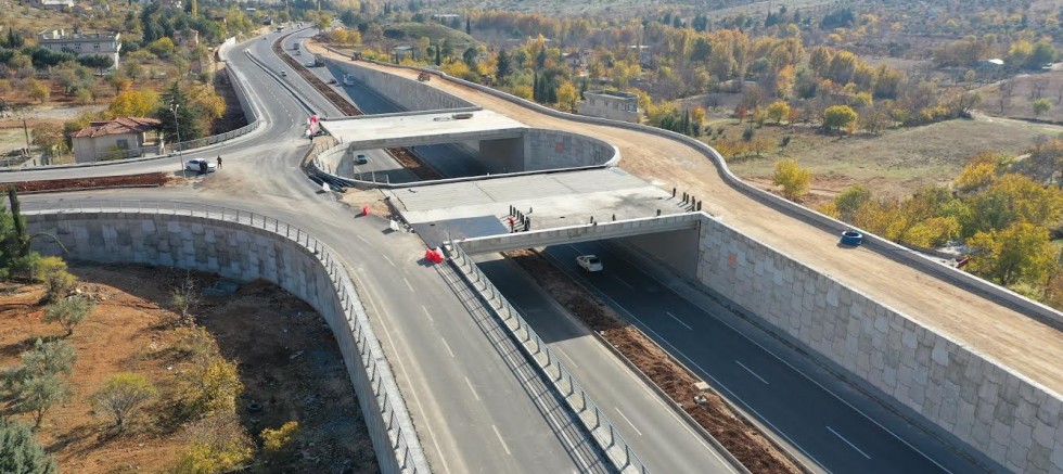 GAZİANTEP BÜYÜKŞEHİR KÖPRÜLÜ KAVŞAK YATIRIMLARINI KENT GENELİNDE SÜRDÜRÜYOR