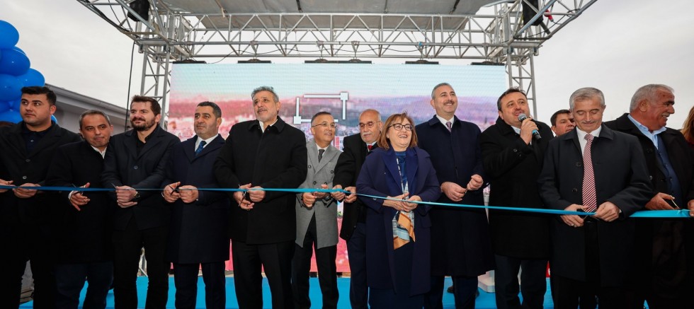 GAZİANTEP BÜYÜKŞEHİR TARAFINDAN YAPILAN MİTHAT PAŞA PARKI AÇILDI