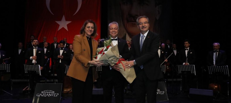 GAZİANTEP BÜYÜKŞEHİR, ULU ÖNDER’İ SEVDİĞİ ŞARKILARLA ANDI