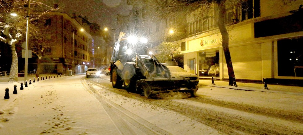  GAZİANTEP BÜYÜKŞEHİR YOĞUN KAR YAĞIŞINDA TÜM EKİPLERİYLE SAHADA
