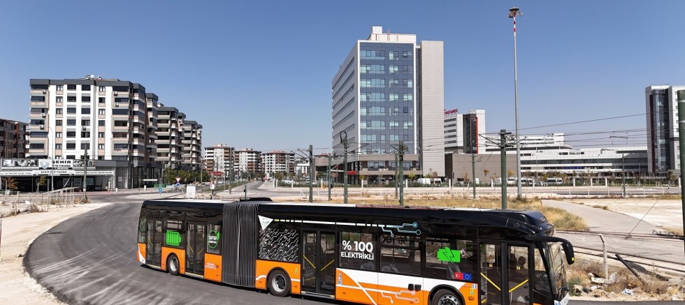  GAZİANTEP’İN ELEKTRİKLİ OTOBÜSLERİ HİZMET İÇİN ŞEHRE GİRİŞ YAPTI