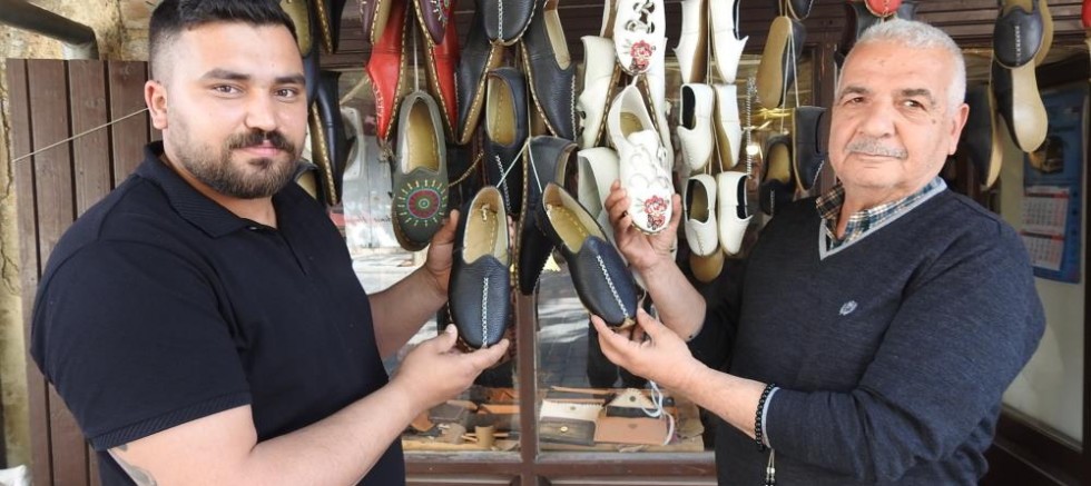 Gaziantep'in yemeni ayakkabıları turistlerden ilgi görüyor