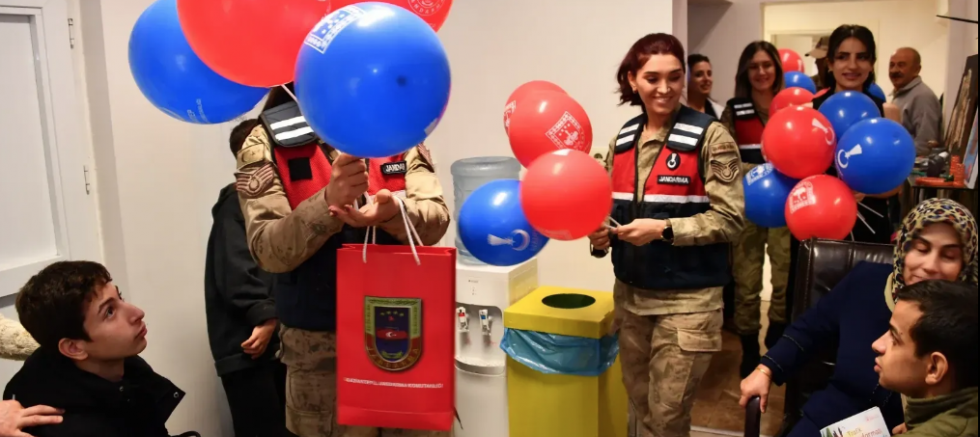 Gaziantep Jandarması engellileri unutmadı!
