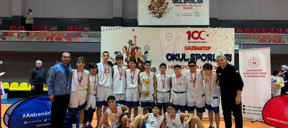 Gaziantep Kolej Vakfı Özel Okulları Basketbolda Namağlup Unvanla Şampiyonu