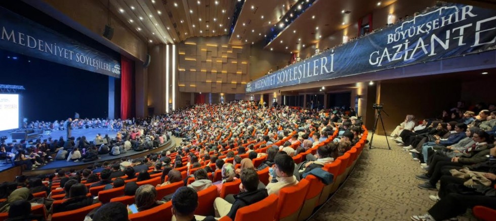 GAZİANTEP MEDENİYET SÖYLEŞİLERİ’NİN KONUĞU EĞİTİMCİ-YAZAR GRİ KOÇ OLDU