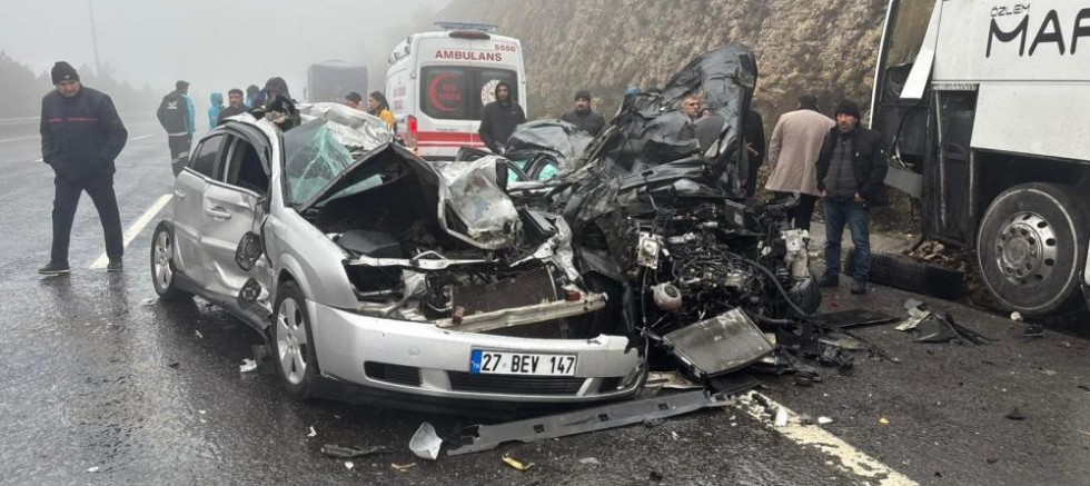 Gaziantep'te zincirleme kaza: 2 ölü, 10 yaralı