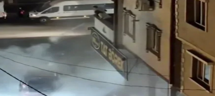 Gaziantep Onur Mahallesi’nde Araç Alev Aldı: Vatandaşlar Kovalarla Müdahale Etti